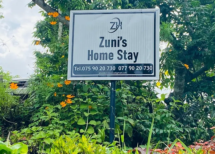 Zuni\'S Home Stay